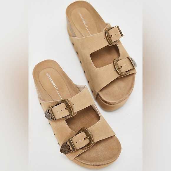 Rule Breaker Goes West Flatform Sandals - Picture 2 of 8